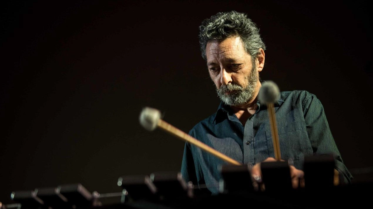 Alessandro Di Puccio: il noto pianista guida l’ensemble che apre November Jazz. Con lui sul palco Alessandro Fabbri alla batteria, Dario Cecchini al sax, Guido Zorn al contrabbasso e Cosimo Boni alla tromba Alessandro Di Puccio: il noto pianista guida l’ensemble che apre November Jazz. Con lui sul palco Alessandro Fabbri alla batteria, Dario Cecchini al sax, Guido Zorn al contrabbasso e Cosimo Boni alla tromba