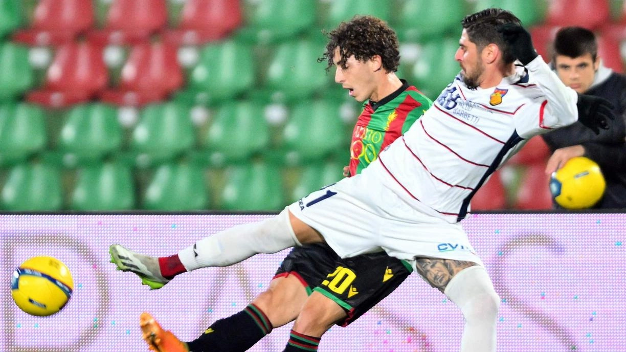L’esterno Corsinelli nel derby con la Ternana L’esterno Corsinelli nel derby con la Ternana