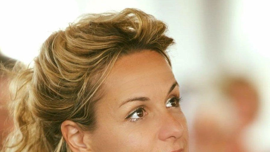 L’assessora alle attività produttive, Serena Frediani, illustra la novità introdotta per acconciatori, estetisti e tatuatori con la modifica del regolamento comunale L’assessora alle attività produttive, Serena Frediani, illustra la novità introdotta per acconciatori, estetisti e tatuatori con la modifica del regolamento comunale