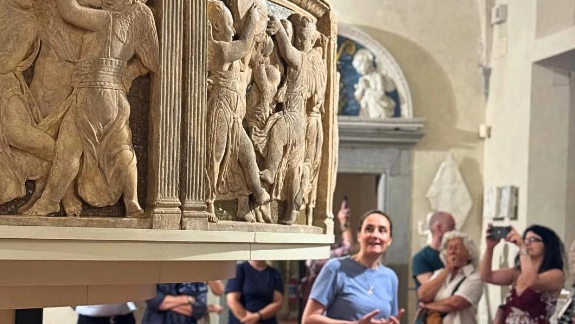 La Cattedrale di Santo Stefano è al centro della ricorrenza dei 7 secoli dal tentato furto della Sacra Cintola ad opera di. Musciattino La Cattedrale di Santo Stefano è al centro della ricorrenza dei 7 secoli dal tentato furto della Sacra Cintola ad opera di. Musciattino