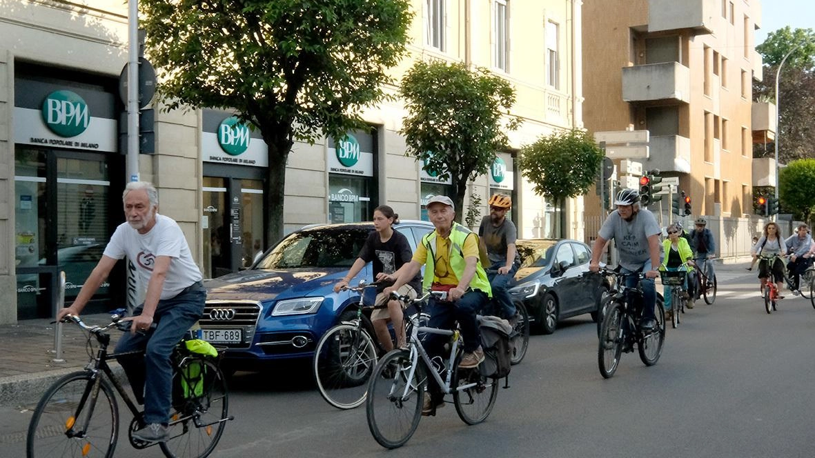 C’è chi lamenta le troppe biciclette a Marina, ma Walter Serra difende le due ruote e sostiene che debbano essere tutelate