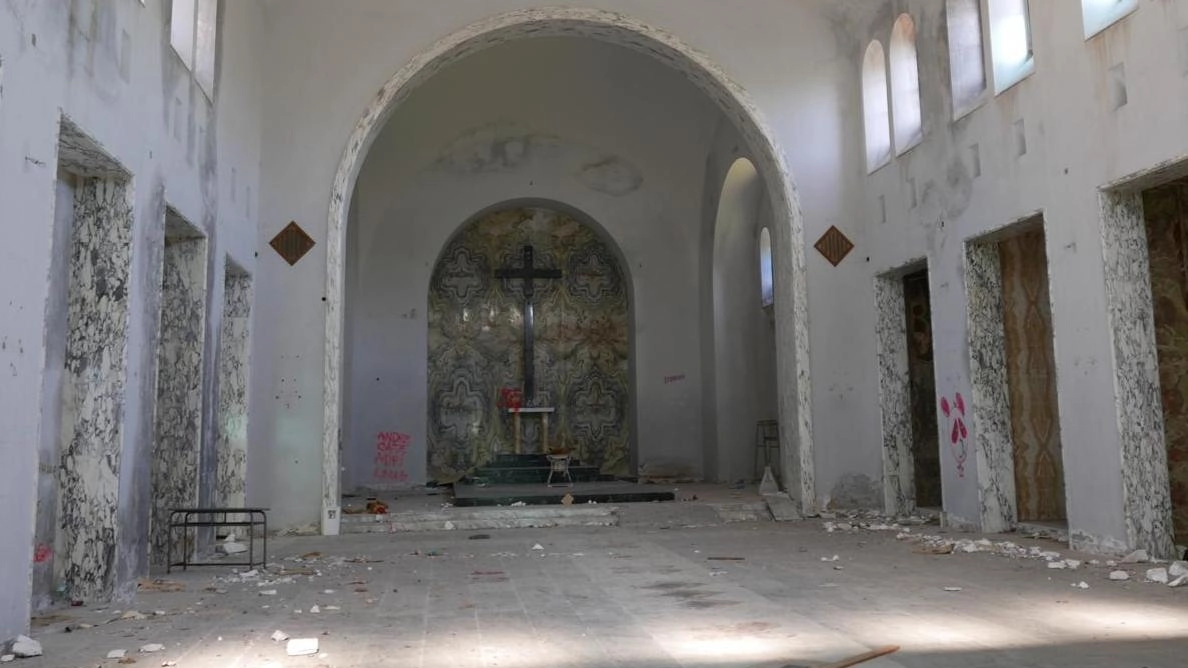 L’interno della chiesa agli ex Salesiani, realizzata negli anni ’50 e decorata dai mosaici della ditta Castaman L’interno della chiesa agli ex Salesiani, realizzata negli anni ’50 e decorata dai mosaici della ditta Castaman