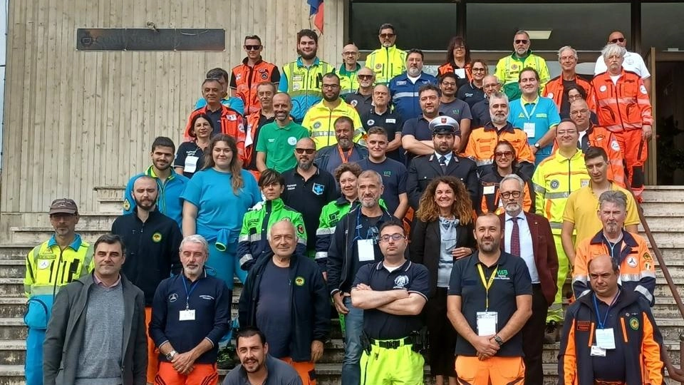La squadra della Protezione. Civile, il Comune di Poggibonsi ha stanziato 17mila euro per far fronte alle emergenze La squadra della Protezione. Civile, il Comune di Poggibonsi ha stanziato 17mila euro per far fronte alle emergenze