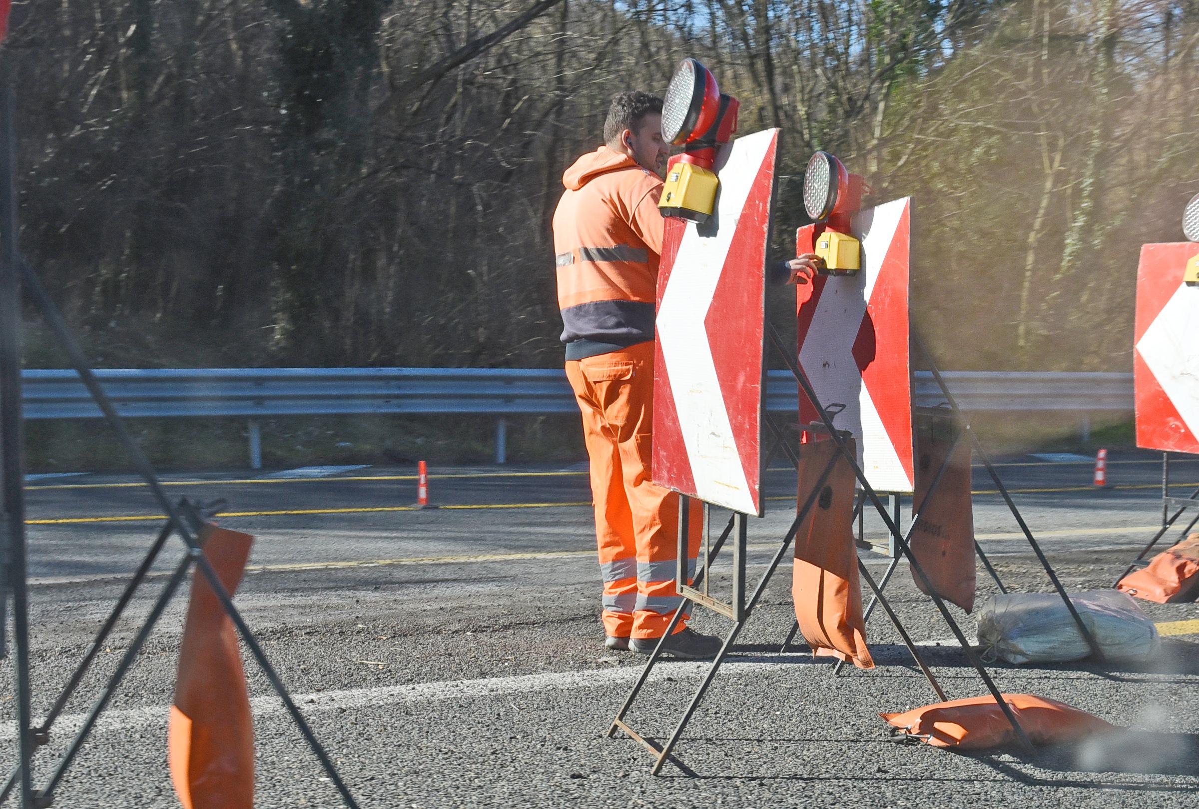 Lavori a sorpresa sulla 325, polemiche e rabbia: “Una mattina in coda”. Stoppato il cantiere Lavori a sorpresa sulla 325, polemiche e rabbia: “Una mattina in coda”. Stoppato il cantiere