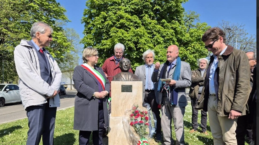 L'inaugurazione del busto di Nenni