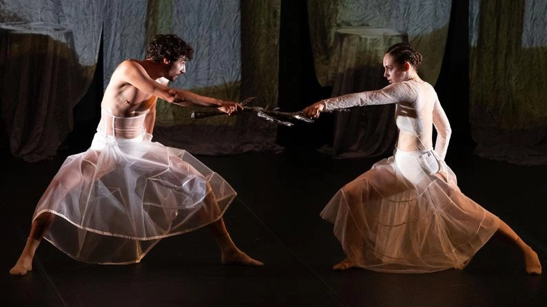 Danza al Politeama mercoledì: gli eleganti. costumi sono di. Ermanno Scervino Danza al Politeama mercoledì: gli eleganti. costumi sono di. Ermanno Scervino