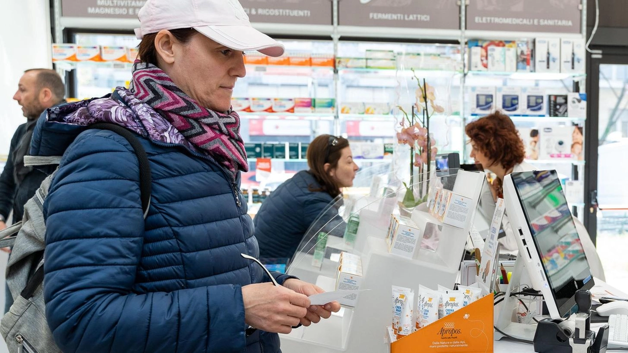 Pietro Tobino: "La somministrazione viene effettuata da un’infermiera". Massimo Canali: "Un bel numero di nostri clienti si informa sulle cure". Pietro Tobino: "La somministrazione viene effettuata da un’infermiera". Massimo Canali: "Un bel numero di nostri clienti si informa sulle cure".