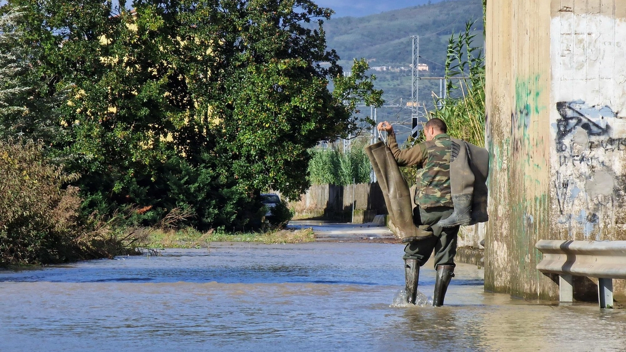 La prima alluvione il due novembre per la rottura dell’argine dell’Agna; la seconda due giorni dopo (foto Acerboni) La prima alluvione il due novembre per la rottura dell’argine dell’Agna; la seconda due giorni dopo (foto Acerboni)