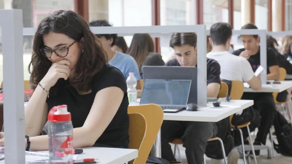Proseguono le immatricolazioni ai corsi di laurea triennale e le iscrizioni ai corsi magistrali non a numero programmato dell’Università. Le scadenze... Proseguono le immatricolazioni ai corsi di laurea triennale e le iscrizioni ai corsi magistrali non a numero programmato dell’Università. Le scadenze...