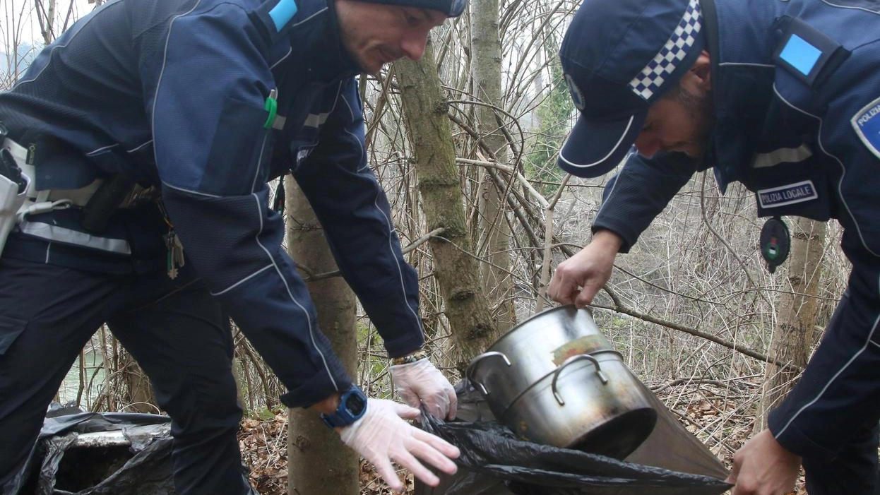 I controlli della polizia municipale di Santa Maria a Monte contro l’abbandono dei rifiuti hanno portato a 118 sanzioni in dieci mesi I controlli della polizia municipale di Santa Maria a Monte contro l’abbandono dei rifiuti hanno portato a 118 sanzioni in dieci mesi