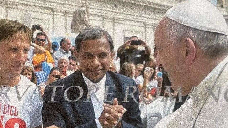 La delegazione di operai licenziati dalla multinazionale con sede a Saline di Volterra quando incontrò Papa Francesco in Vaticano