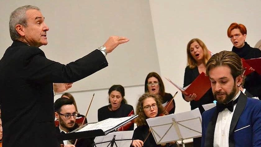 Alberto Odone dirige il coro Chanson d’Aube (foto d’archivio) Alberto Odone dirige il coro Chanson d’Aube (foto d’archivio)