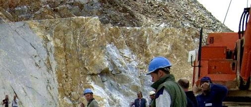 Manufatto abusivo in cava. Manca il nulla osta del parco. Scatta l’ordinanza di rimozione
