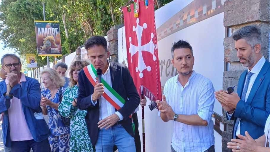 L’annuncio del sindaco per la piazza di Tirrenia "Sistemati i marciapiedi e acquisito un parcheggio" . L’annuncio del sindaco per la piazza di Tirrenia "Sistemati i marciapiedi e acquisito un parcheggio" .
