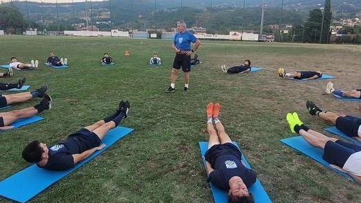 I giocatori della Valbisenzio agli ordini di mister Pulidori. Oggi derbissimo col Vernio I giocatori della Valbisenzio agli ordini di mister Pulidori. Oggi derbissimo col Vernio