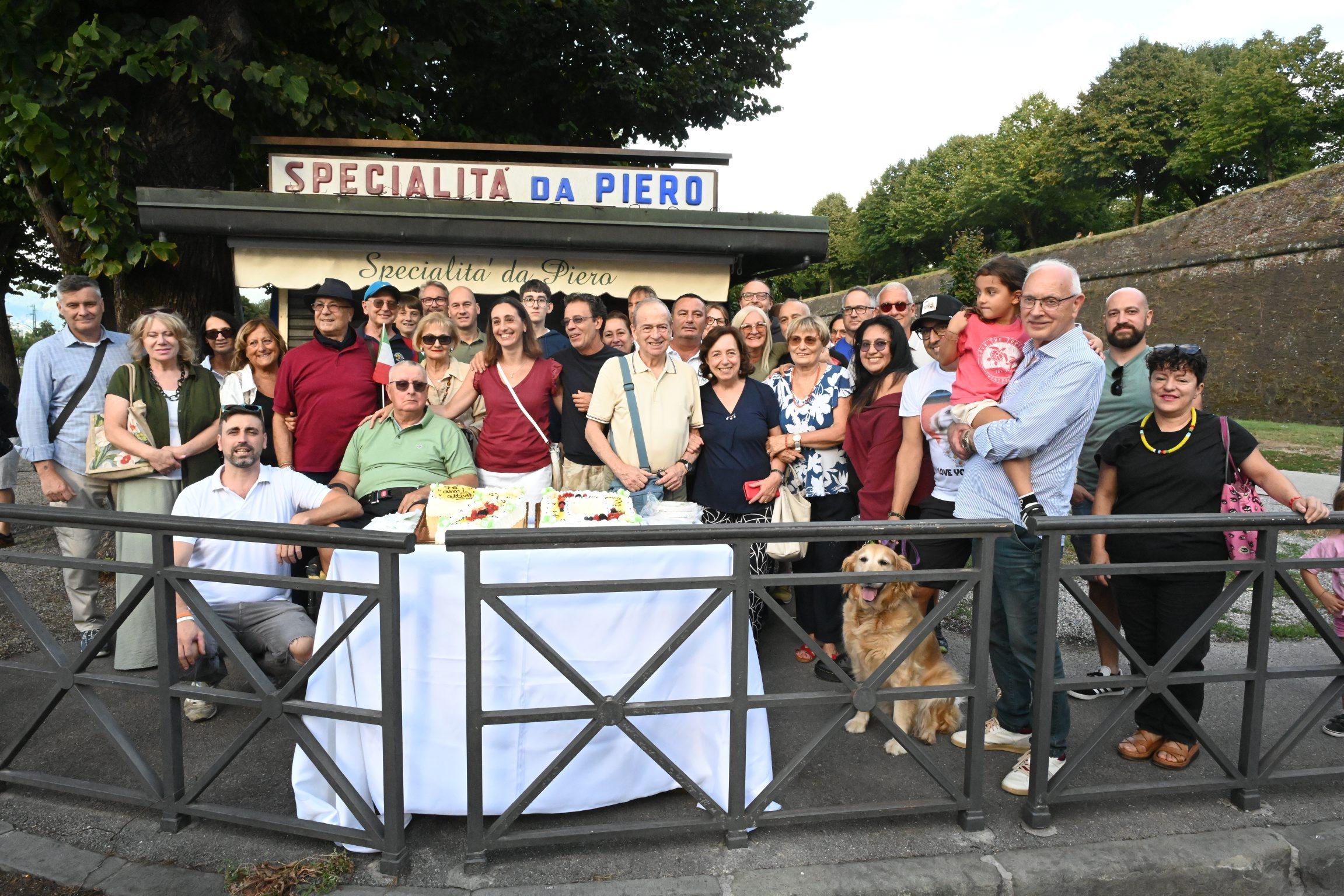 Addio al Chiosco da Piero, folla per l’ultimo giorno di apertura. “Rammaricati ma anche orgogliosi”