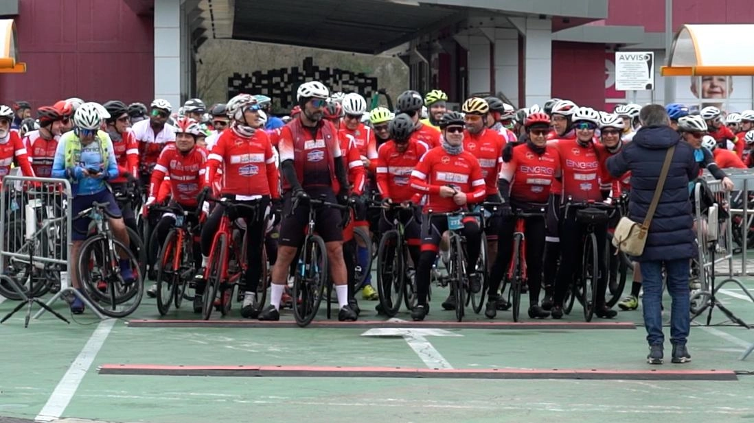 CORCIANO - Sono arrivati da diverse parti d’Italia ma qualcuno anche da Londra e Boston i 550 ciclisti che hanno... CORCIANO - Sono arrivati da diverse parti d’Italia ma qualcuno anche da Londra e Boston i 550 ciclisti che hanno...