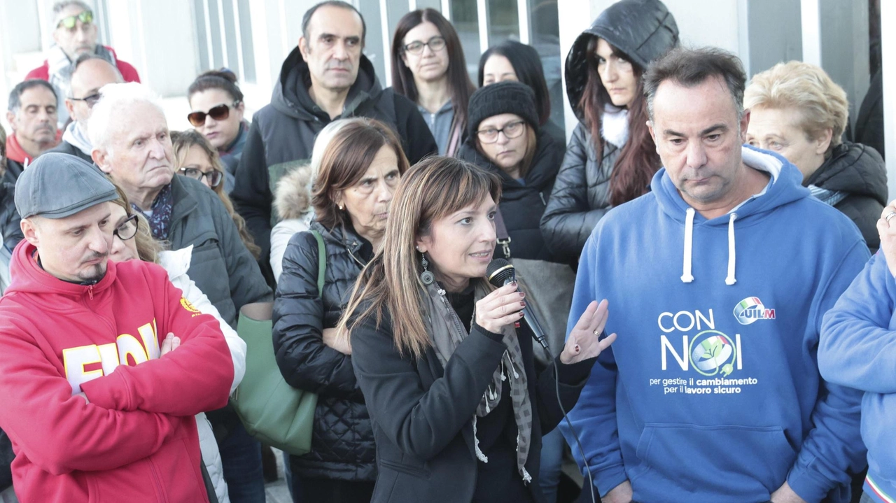 L’intervento dei sindacalisti, qui Daniela Miniero della Fiom Cgil L’intervento dei sindacalisti, qui Daniela Miniero della Fiom Cgil