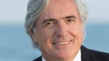Il professionista statunitense aveva seguito alcuni concerti di Bocelli in zona. L’intervento dell’ex sindaco ha consentito alle Guardie di città di recuperare tutto. Il professionista statunitense aveva seguito alcuni concerti di Bocelli in zona. L’intervento dell’ex sindaco ha consentito alle Guardie di città di recuperare tutto.