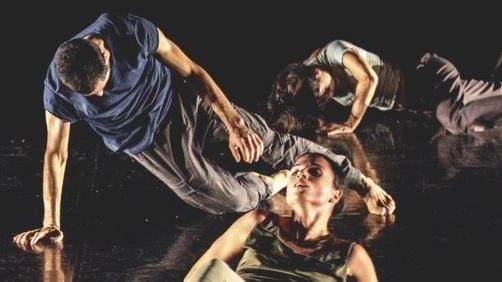 Oggi alle 21.15 si esibiranno la Compagnia Arearea con «Fioriture Autoritratti» e la Compagnia Atacama con la performance «La Danza della realtà» Oggi alle 21.15 si esibiranno la Compagnia Arearea con «Fioriture Autoritratti» e la Compagnia Atacama con la performance «La Danza della realtà»