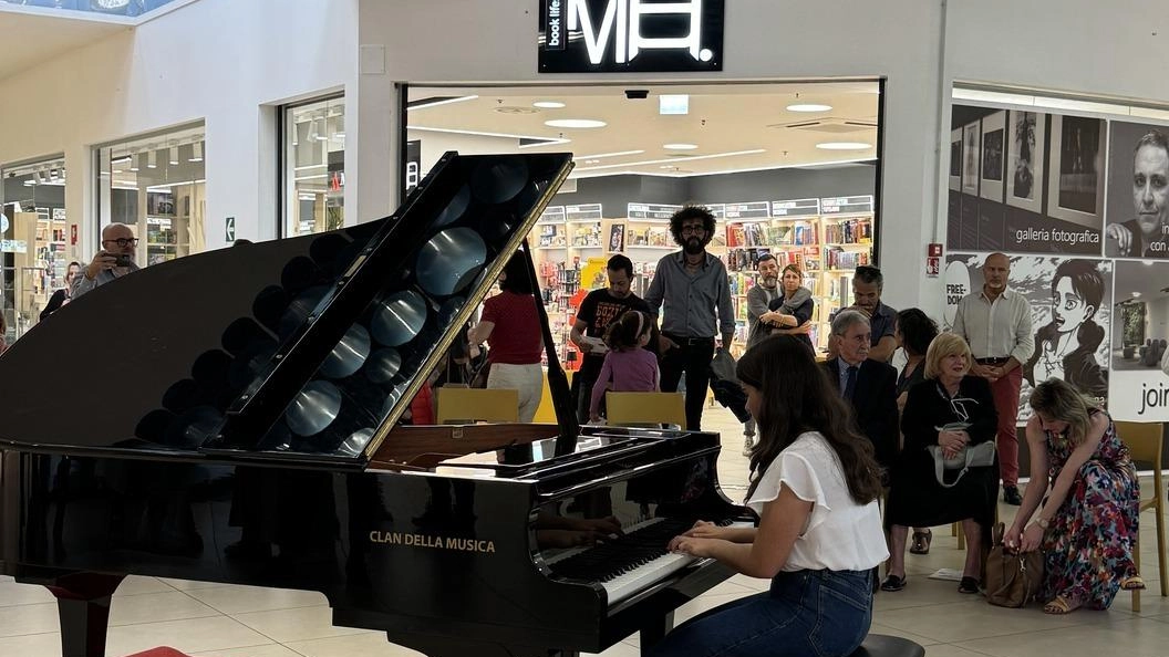 GROSSETO "Aurelia in musica" con gli allievi dell’istituto comunale musicale Palmiero Giannetti. Oggi, a partire dalle 16, il centro commerciale... GROSSETO "Aurelia in musica" con gli allievi dell’istituto comunale musicale Palmiero Giannetti. Oggi, a partire dalle 16, il centro commerciale...
