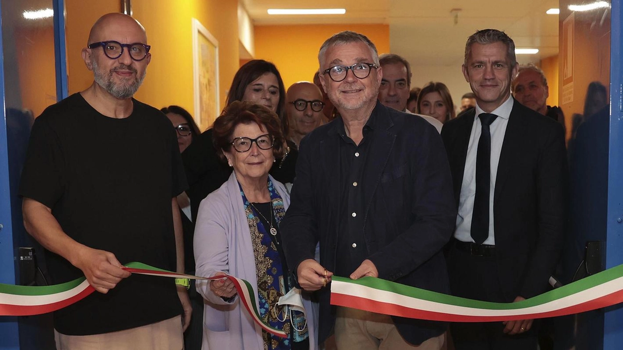 Il taglio del nastro al nuovo reparto di Chirurgia oncologica della mammella Il taglio del nastro al nuovo reparto di Chirurgia oncologica della mammella
