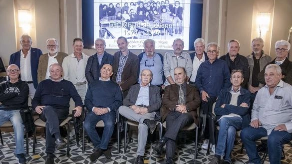 I ‘ragazzi’ della quinta I di nuovo insieme, dopo 50 anni. Emozioni e molti capelli bianchi al ritrovo degli ex... I ‘ragazzi’ della quinta I di nuovo insieme, dopo 50 anni. Emozioni e molti capelli bianchi al ritrovo degli ex...