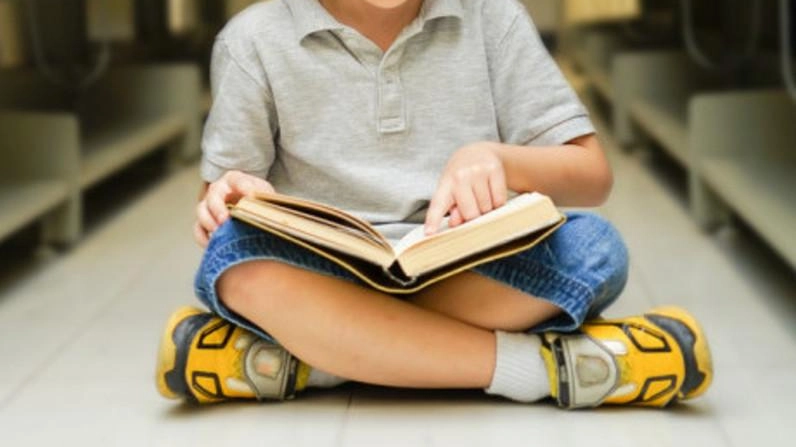Dalle idee di. Bruno Munari, ai laboratori. per viaggiare con la fantasia, alle letture a bassa voce delle domeniche piccine: un libro è cibo prezioso anche per i bambini