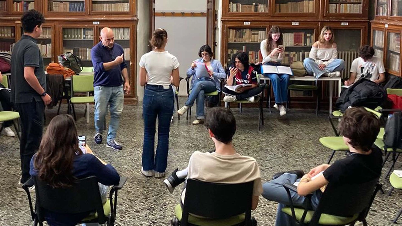 Noidellescarpediverse - Il Classico in scena Noidellescarpediverse - Il Classico in scena