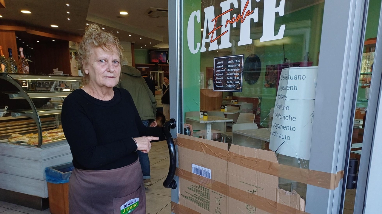 Antonella Musci nel bar-pasticceria «Ercole» di piazza Riconciliazione