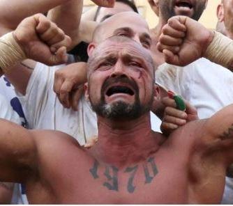 "Non è morto: è in ospedale e combatte". La famiglia dell’ex calciante fa chiarezza "Non è morto: è in ospedale e combatte". La famiglia dell’ex calciante fa chiarezza
