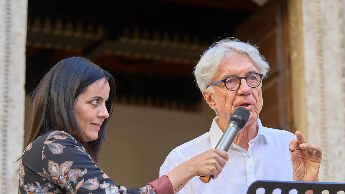 Giacomo Battiato con la sindaca. di San Casciano dei Bagni Agnese Carletti Giacomo Battiato con la sindaca. di San Casciano dei Bagni Agnese Carletti