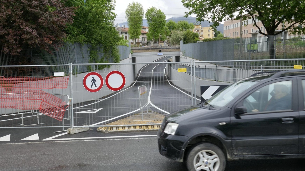 Bisogna aspettare ancora un mese per la riapertura del. sottopasso di via Ciulli (foto At. talmi) Bisogna aspettare ancora un mese per la riapertura del. sottopasso di via Ciulli (foto At. talmi)
