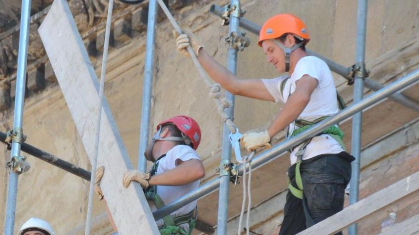https://www.lanazione.it/image-service/view/acePublic/alias/contentid/NDVlNzg4ZTAtYmI5My00/0/nuovo-volto-al-palazzo-cantiere-a-san-gregorio-previsto-un-inedito-utilizzo.jpeg?f=16:9&w=1200&h=630