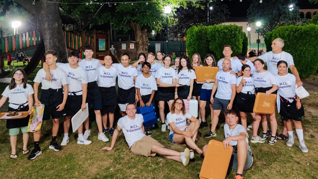 I volontari del circolo Mcl Gorinello che organizza la Festa dei patroni I volontari del circolo Mcl Gorinello che organizza la Festa dei patroni