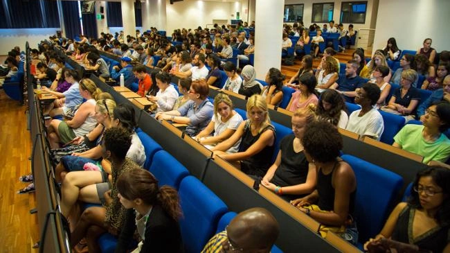 Oggi alle 11 l’inaugurazione della 107a annata dei corsi di lingua e cultura italiana dell’Università per Stranieri. Un momento di... Oggi alle 11 l’inaugurazione della 107a annata dei corsi di lingua e cultura italiana dell’Università per Stranieri. Un momento di...