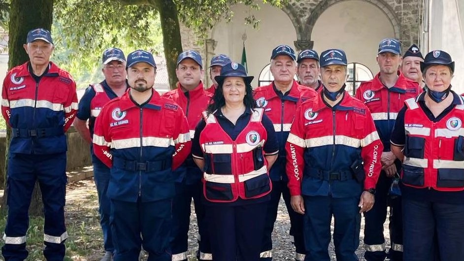 Cerimonia di benedizione dei mezzi del Nucleo di volontariato e protezione civile Anc a Castelnuovo, con focus sulle attività di supporto alla comunità locale.