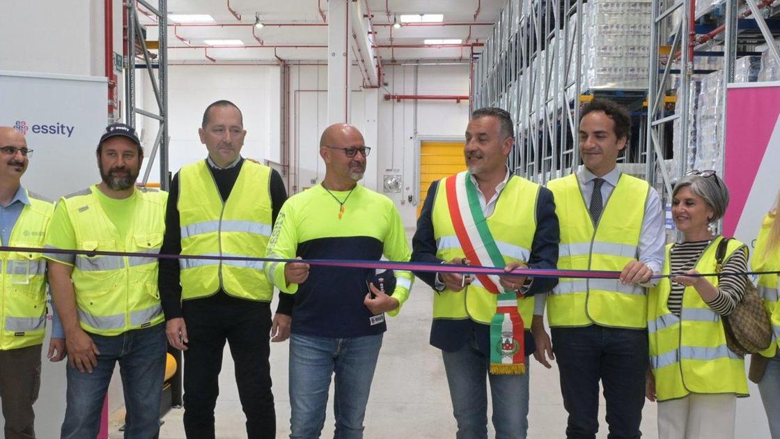 Essity, rinasce il magazzino bruciato. Dal rogo al gioiello di tecnologia Essity, rinasce il magazzino bruciato. Dal rogo al gioiello di tecnologia