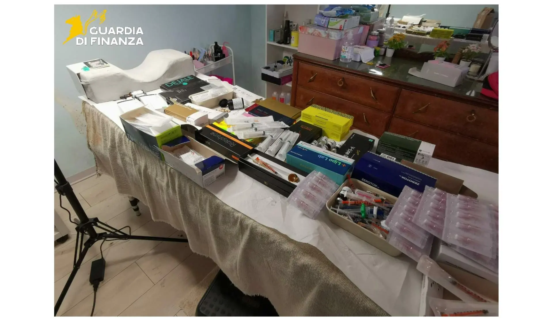Bellezza a basso costo: scoperto ambulatorio clandestino di medicina estetica, interventi e iniezioni per 200 euro