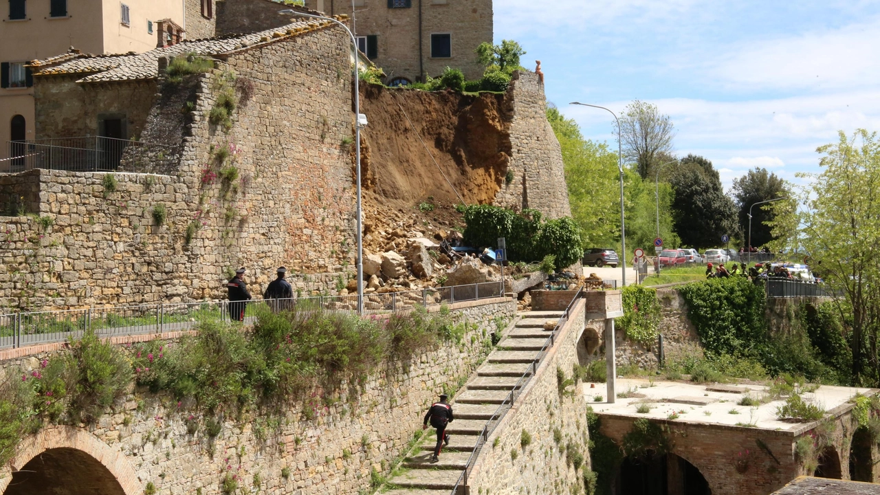 Il crollo delle mura avvenuto il 5 maggio del 2024. In occasione della ricorrenza. di un anno fa, ecco l’intervento del gruppo consiliare Coalizione Volterra Civica per chiedere maggiore prevenzione Il crollo delle mura avvenuto il 5 maggio del 2024. In occasione della ricorrenza. di un anno fa, ecco l’intervento del gruppo consiliare Coalizione Volterra Civica per chiedere maggiore prevenzione