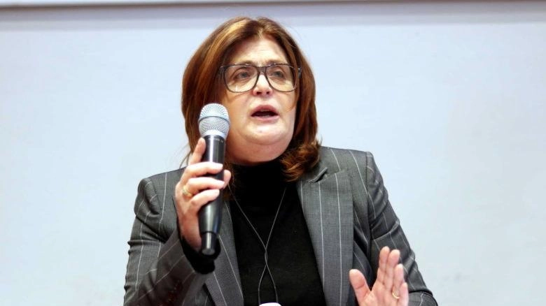Stefania Filipponi, esponente della formazione ’Impegno Civile’, lancia accuse sia al centrodestra del sindaco Zuccarini che all’opposizione Stefania Filipponi, esponente della formazione ’Impegno Civile’, lancia accuse sia al centrodestra del sindaco Zuccarini che all’opposizione