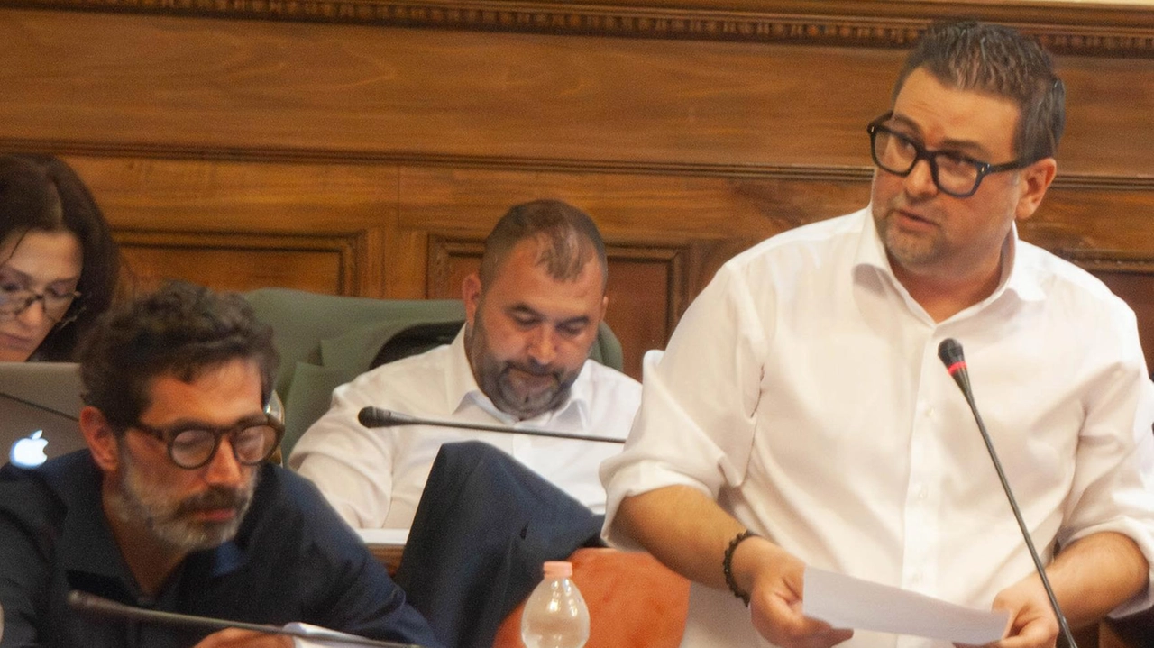 I bambini presi e accompagnati se nel Comune ma fuori dal centro abitato: rivoluzione trasporti. Botta e risposta sullo smaltimento. Centro impiego per maggio. Cavallo di Aceves, ultimo rebus. I bambini presi e accompagnati se nel Comune ma fuori dal centro abitato: rivoluzione trasporti. Botta e risposta sullo smaltimento. Centro impiego per maggio. Cavallo di Aceves, ultimo rebus.
