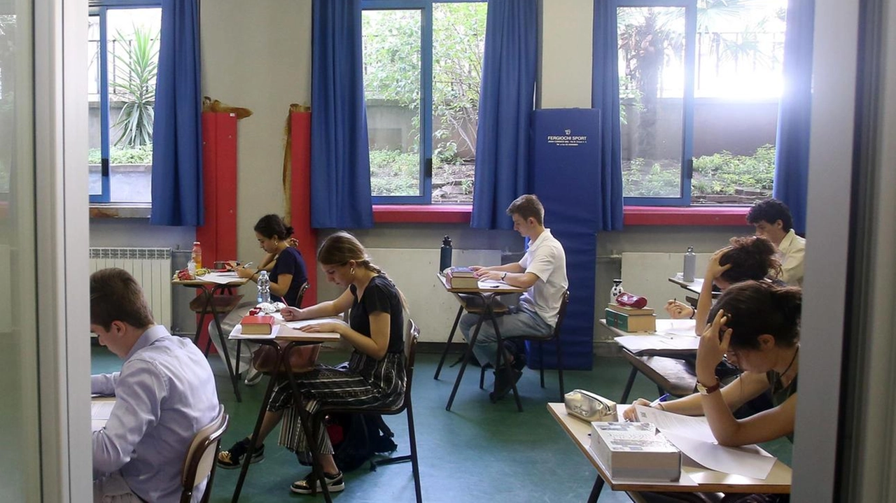 Alcuni studenti in aula (archivio) Alcuni studenti in aula (archivio)