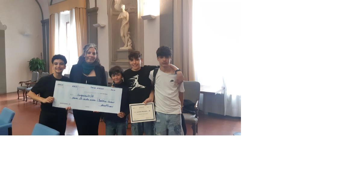 I ragazzi della 2B dell’istituto comprensivo «Lorenzo Bartolini» al terzo posto del concorso Macroscuola di Ance Toscana Giovani con la professoressa Aurora Valori I ragazzi della 2B dell’istituto comprensivo «Lorenzo Bartolini» al terzo posto del concorso Macroscuola di Ance Toscana Giovani con la professoressa Aurora Valori