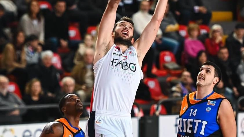 Prima di finire fuori squadra Klyuchnyk produceva 11 punti e 5 rimbalzi di media Prima di finire fuori squadra Klyuchnyk produceva 11 punti e 5 rimbalzi di media