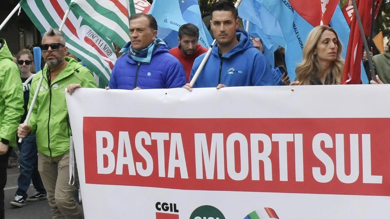 Cgil, Cisl e Uil chiedono al Comune un passo indietro sul Murlungo "Una scelta sbagliata che comporta espropri, cemento e bonifiche". Non si vogliono i poveri a Marina. "Serve una visione progressista". Cgil, Cisl e Uil chiedono al Comune un passo indietro sul Murlungo "Una scelta sbagliata che comporta espropri, cemento e bonifiche". Non si vogliono i poveri a Marina. "Serve una visione progressista".