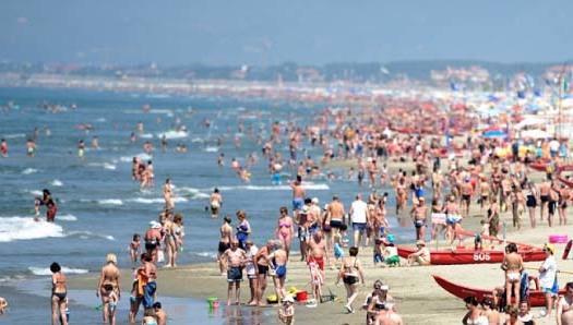 il turismo cambia volto pi249 presenze dall8217estero ma gli italiani calano