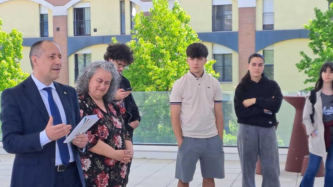 Tessere ai diciottenni. Gli elettori del domani Tessere ai diciottenni. Gli elettori del domani