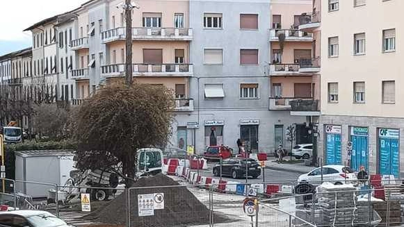 Sono tantissimi i cantieri aperti in città, necessari per il miglioramento della sicurezza stradale e della viabilità ma stanno creando molti disagi Sono tantissimi i cantieri aperti in città, necessari per il miglioramento della sicurezza stradale e della viabilità ma stanno creando molti disagi