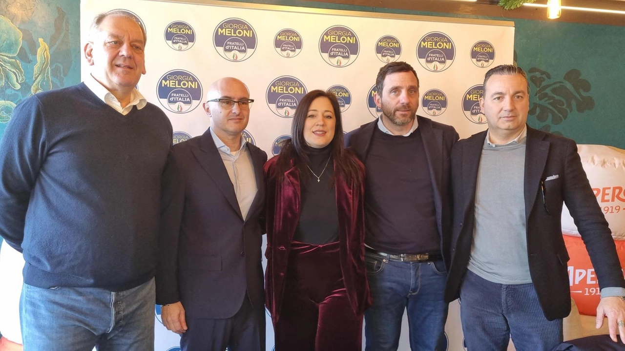La discesa in campo della leghista Meini ha sorpreso i vertici del partito, a Pistoia per il congresso comunale. Il sindaco: "Arrivamo velocemente a una sintesi". La Pietra a Stella: "Nessuno più moderato di Alessandro". La discesa in campo della leghista Meini ha sorpreso i vertici del partito, a Pistoia per il congresso comunale. Il sindaco: "Arrivamo velocemente a una sintesi". La Pietra a Stella: "Nessuno più moderato di Alessandro".